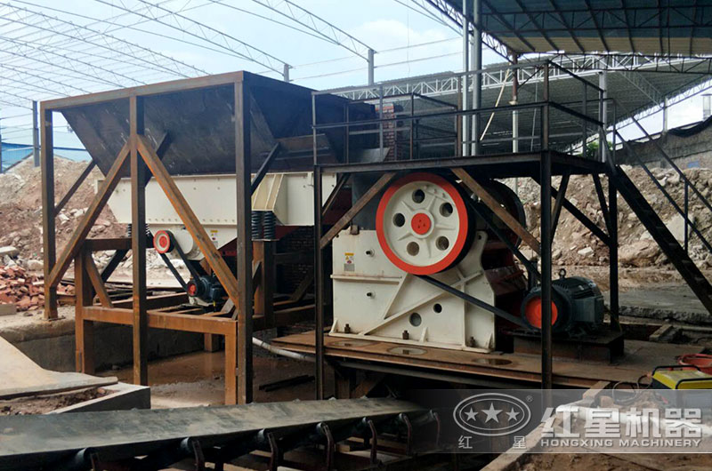 顎式破碎機(jī)現(xiàn)場圖片 顎式破碎機(jī)現(xiàn)場圖片