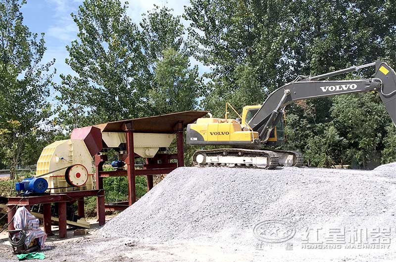 重錘式破碎機(jī)作業(yè)現(xiàn)場(chǎng) 重錘式破碎機(jī)作業(yè)現(xiàn)場(chǎng)