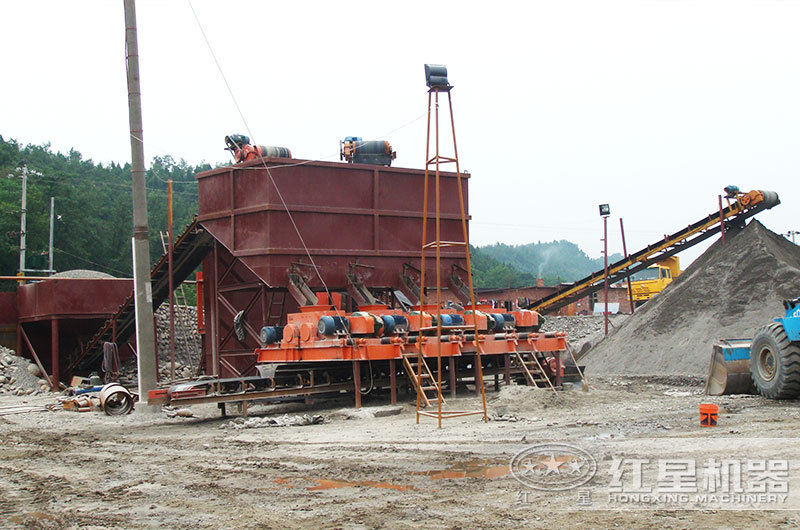 液壓對(duì)輥制砂機(jī)作業(yè)現(xiàn)場(chǎng) 液壓對(duì)輥制砂機(jī)作業(yè)現(xiàn)場(chǎng)