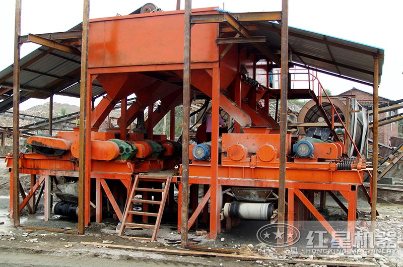 液壓對(duì)輥制砂機(jī)作業(yè)現(xiàn)場(chǎng) 液壓對(duì)輥制砂機(jī)作業(yè)現(xiàn)場(chǎng)