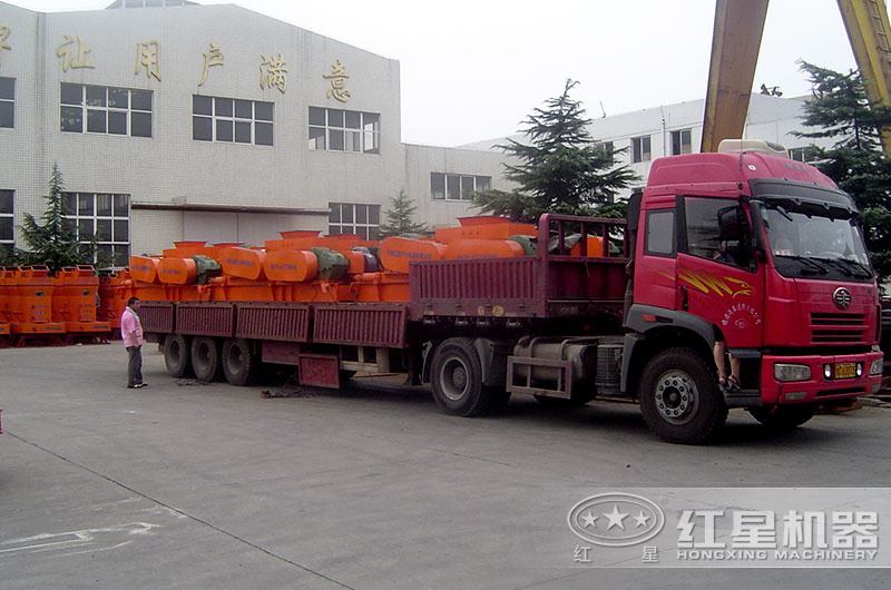 紅星液壓對(duì)輥制砂機(jī)發(fā)貨 紅星液壓對(duì)輥制砂機(jī)發(fā)貨