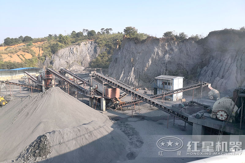 1216重錘破碎機(jī)現(xiàn)場(chǎng) 1216重錘破碎機(jī)現(xiàn)場(chǎng)