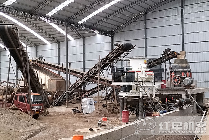 大型制砂機(jī)作業(yè)現(xiàn)場 大型制砂機(jī)作業(yè)現(xiàn)場