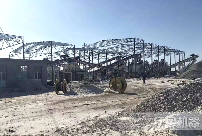 碎石生產(chǎn)線現(xiàn)場(chǎng) 碎石生產(chǎn)線現(xiàn)場(chǎng)