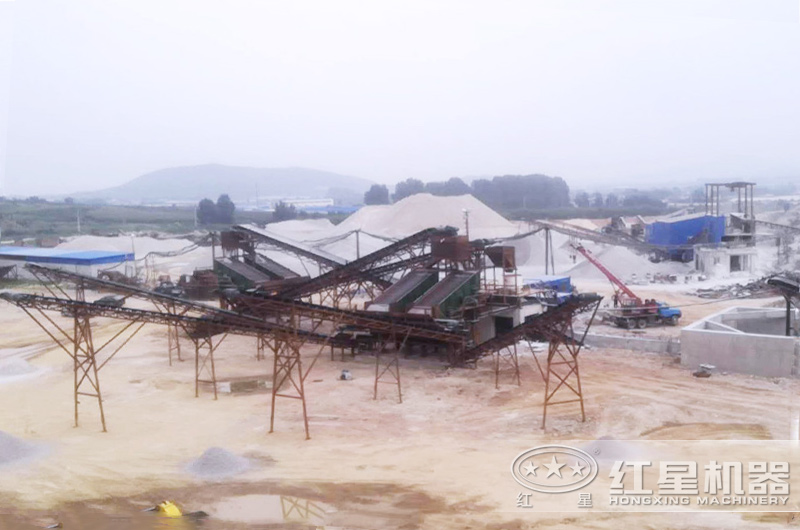 洞渣加工碎石現(xiàn)場 洞渣加工碎石現(xiàn)場