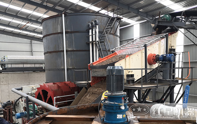 石子高料生產(chǎn)現(xiàn)場 石子高料生產(chǎn)現(xiàn)場