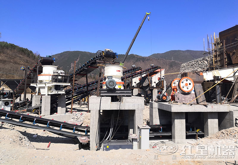 碎石機作業(yè)現(xiàn)場 碎石機作業(yè)現(xiàn)場