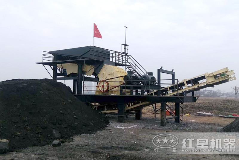 移動(dòng)式煤塊破碎機(jī)現(xiàn)場(chǎng) 移動(dòng)式煤塊破碎機(jī)現(xiàn)場(chǎng)