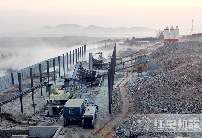 大型碎石機(jī)械設(shè)備現(xiàn)場 大型碎石機(jī)械設(shè)備現(xiàn)場