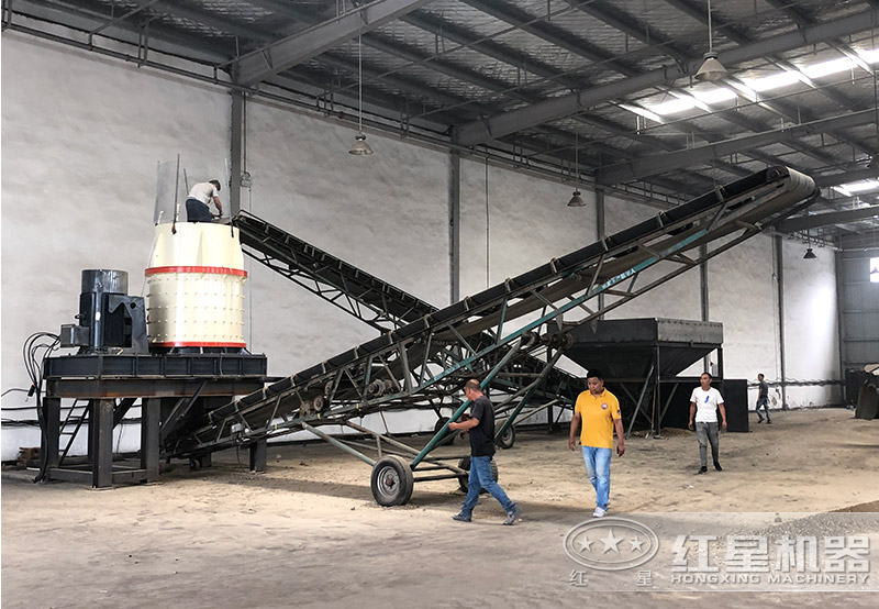 立式板錘制砂機(jī)現(xiàn)場(chǎng) 立式板錘制砂機(jī)現(xiàn)場(chǎng)