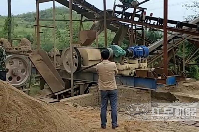 小型河卵石制砂現(xiàn)場實拍 小型河卵石制砂現(xiàn)場實拍