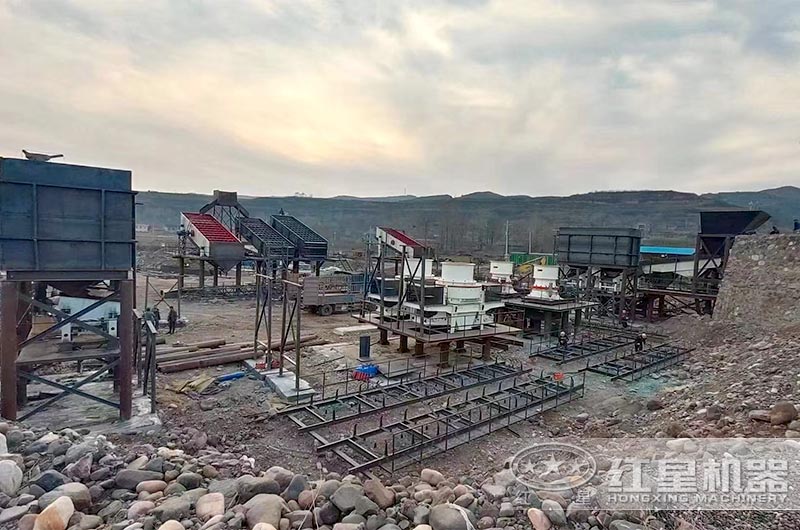 大型砂石廠(chǎng)安裝現(xiàn)場(chǎng) 大型砂石廠(chǎng)安裝現(xiàn)場(chǎng)